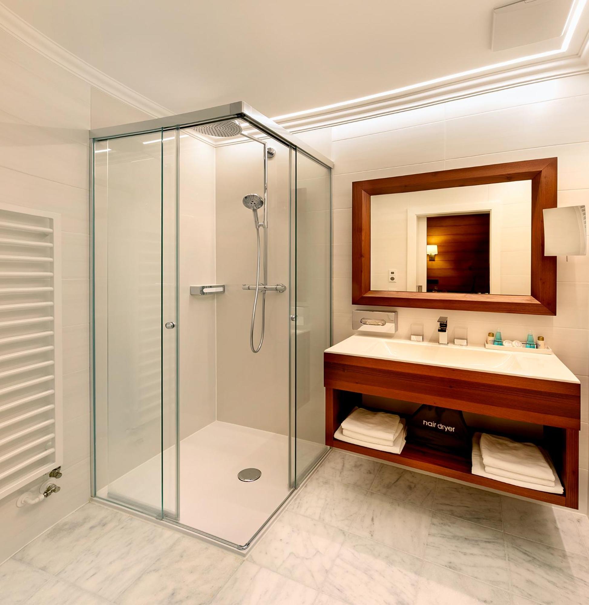 Hotel Zinnkrugl アルペンドルフ エクステリア 写真