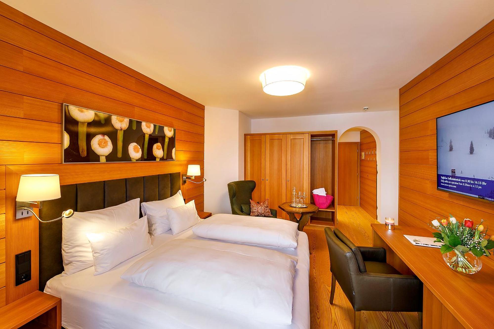 Hotel Zinnkrugl アルペンドルフ エクステリア 写真