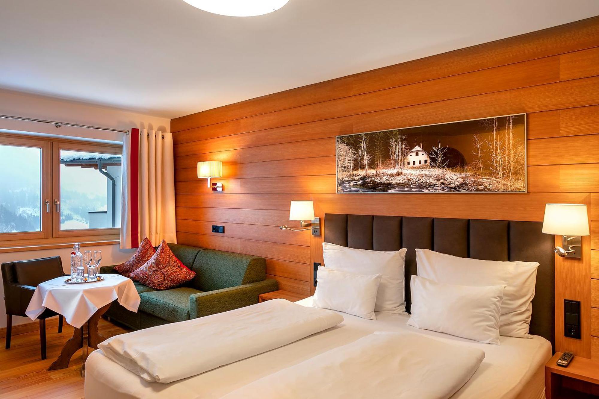 Hotel Zinnkrugl アルペンドルフ エクステリア 写真