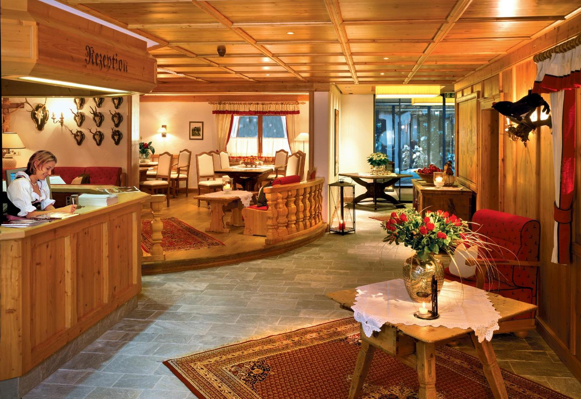 Hotel Zinnkrugl アルペンドルフ エクステリア 写真
