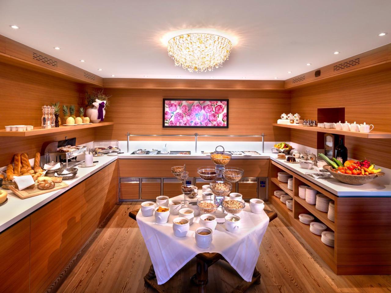 Hotel Zinnkrugl アルペンドルフ エクステリア 写真